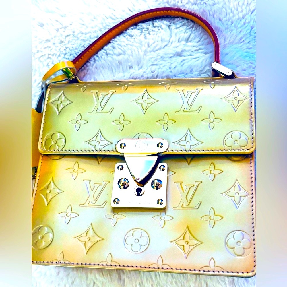 Authentic LV Yellow Vernis Bag. Serial Code: VI0999